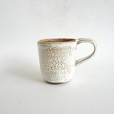Spako Clay mug. Emboss pattern, white glaze