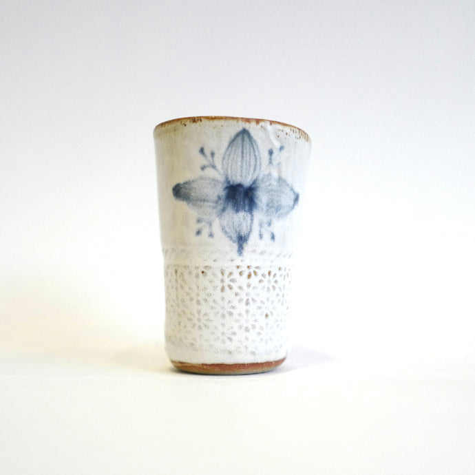 Spako Clay Tumbler single flower with white glaze finish. Floral lattice texture.