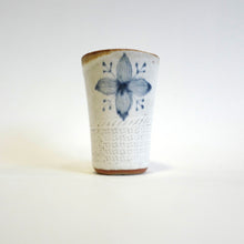 Spako Clay Tumbler single flower with white glaze finish. Floral lattice texture.