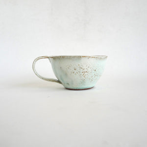 Spako Clay Cappuccino floral embossing, white glaze