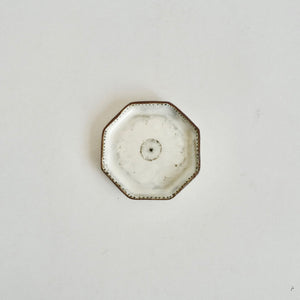 Single flower pattern octagon plate