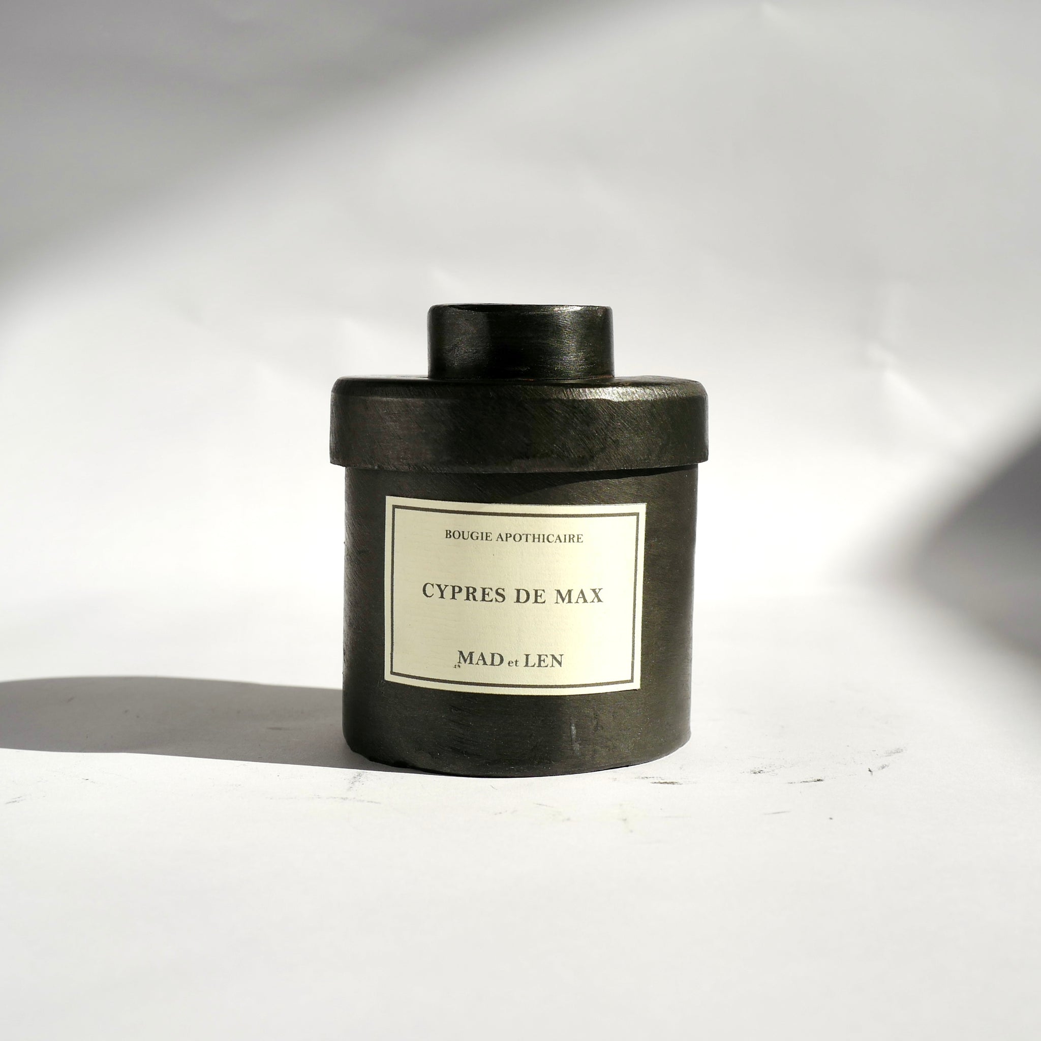 Mad et Len Candle Apothicaire Petite - CYPRESS DE MAX | The Give Store