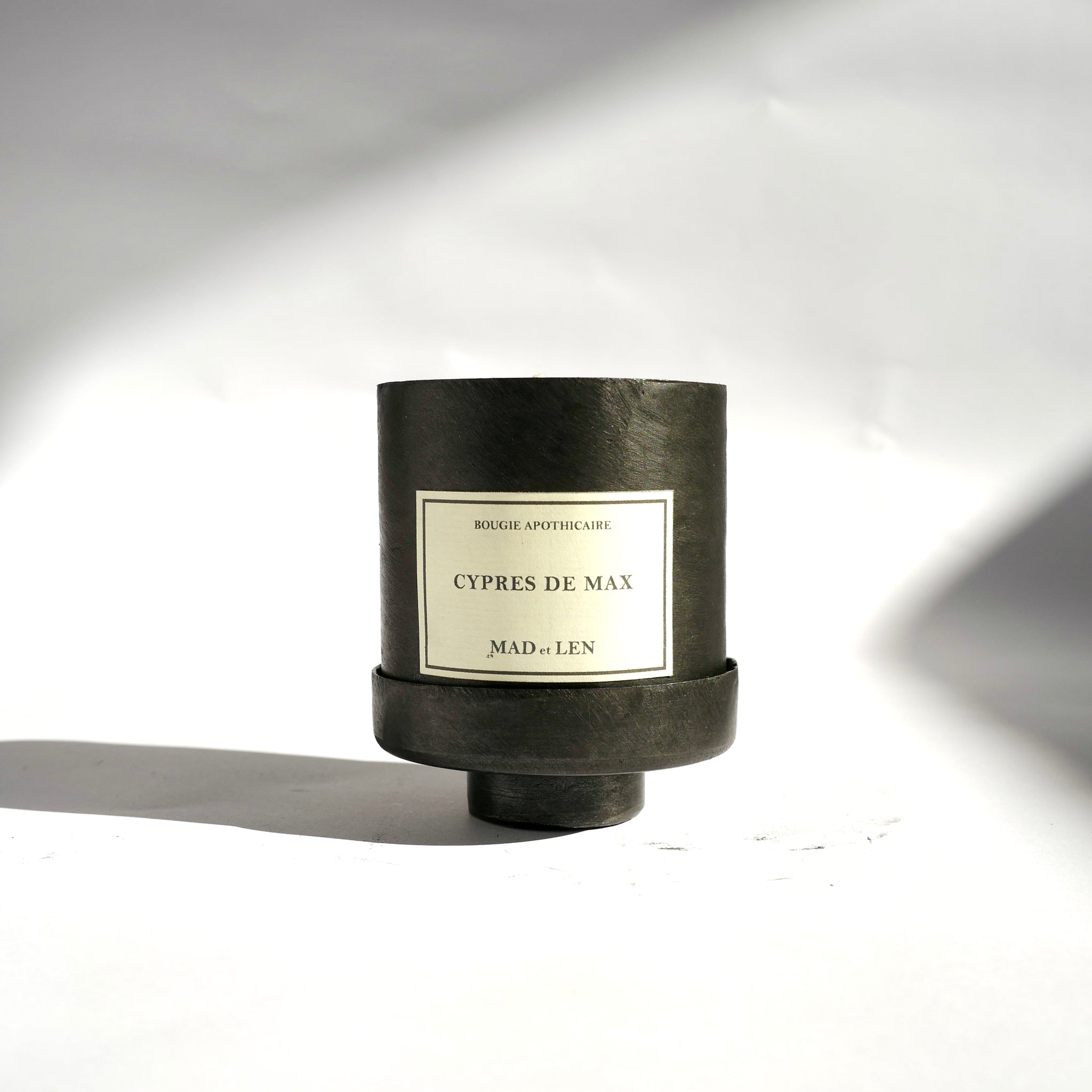 Mad et Len Candle Apothicaire Petite - CYPRESS DE MAX | The Give Store