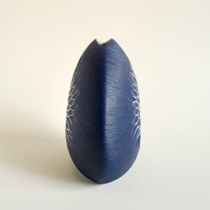 A side view of the DIVA II Round Porcelain Bud Vase. 