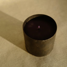 Mad et Len Candle Apothicaire Petite - BLACK UDDÙ with black wax. 