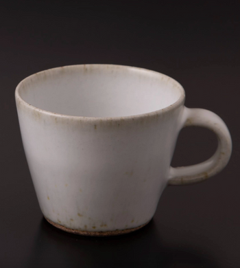 Japanese Pottery ZANSETSU Mug with snowcap inspired glaze color. Highlight at top of rim. 