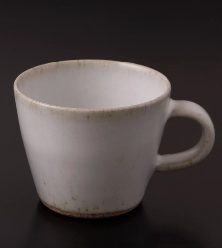 Japanese Pottery ZANSETSU Mug with snowcap inspired glaze color. Highlight at top of rim. 